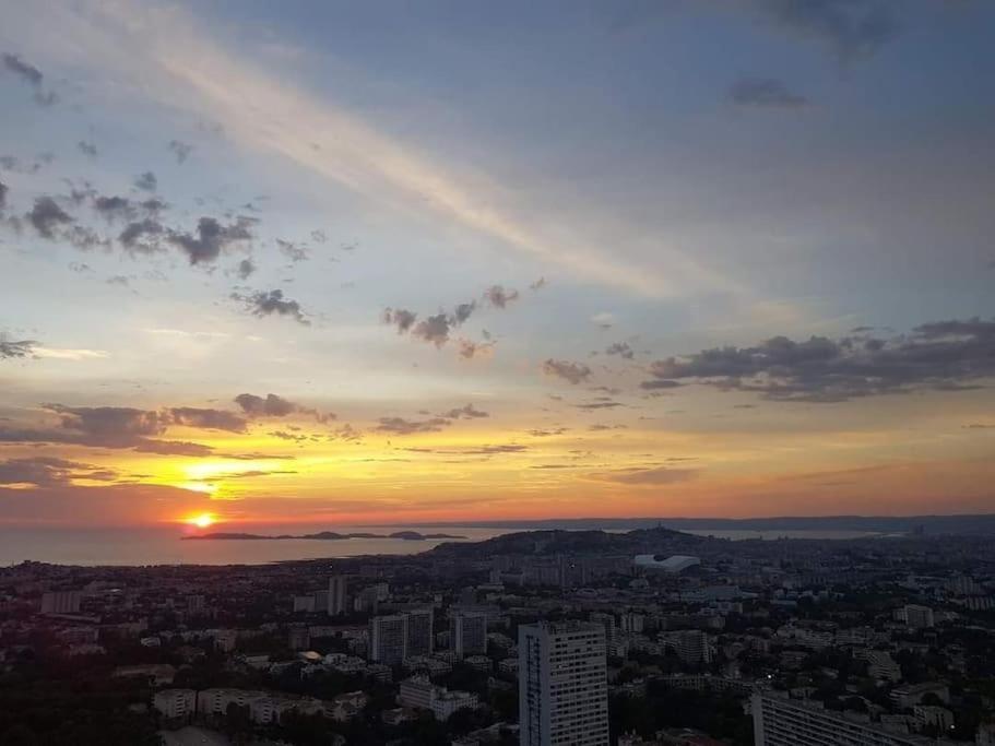 Superbe Appartement 2 Chambres Avec Vue Sur La Mer Et La Montagne マルセイユ エクステリア 写真