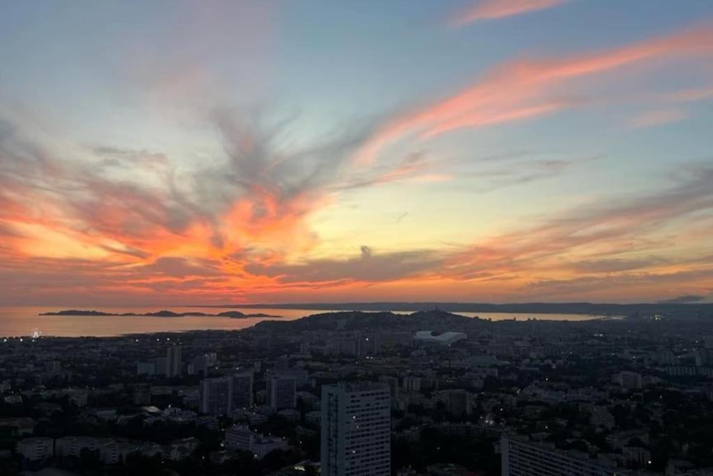 Superbe Appartement 2 Chambres Avec Vue Sur La Mer Et La Montagne マルセイユ エクステリア 写真