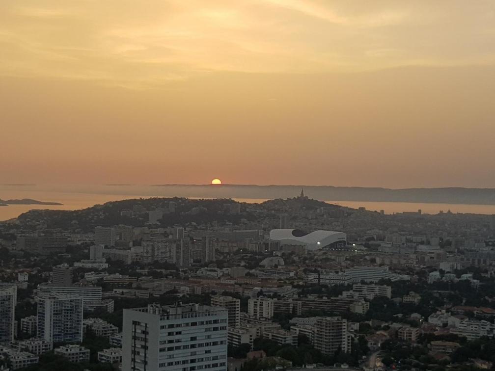 Superbe Appartement 2 Chambres Avec Vue Sur La Mer Et La Montagne マルセイユ エクステリア 写真